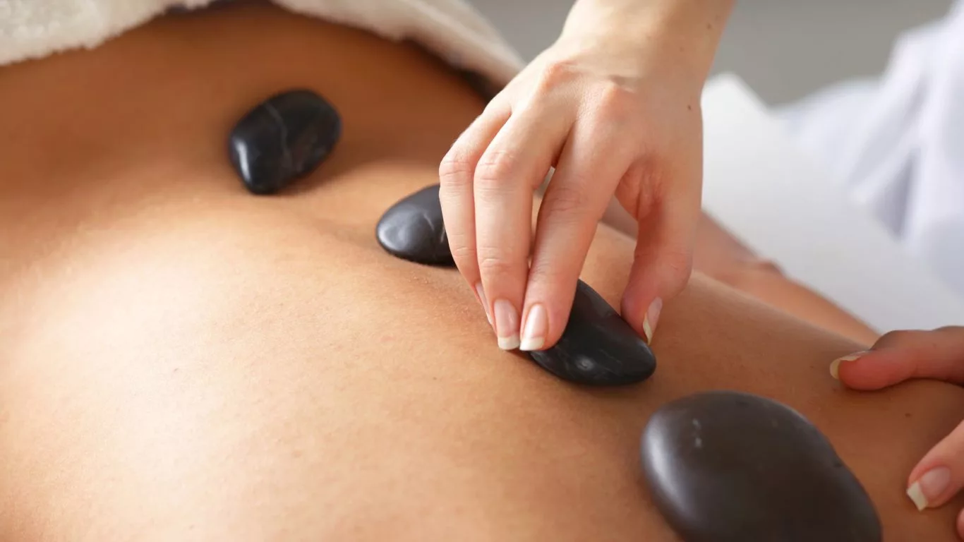 hotstone-massage-at-seaspa04