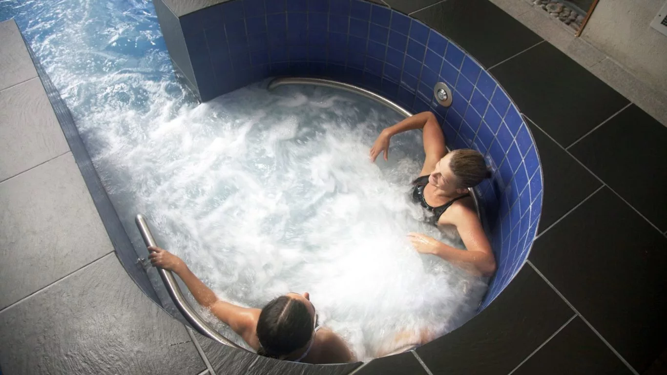 jacuzzi-at-seaspa