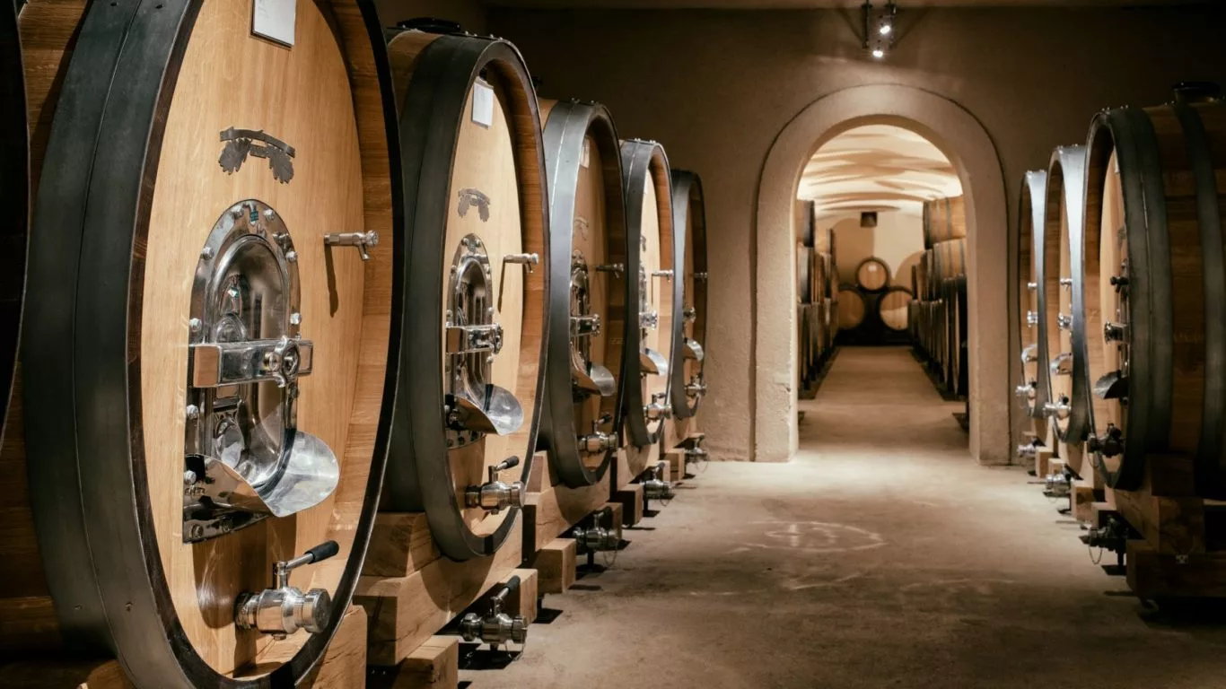 LEROUX-cellar-wine-at-kellys