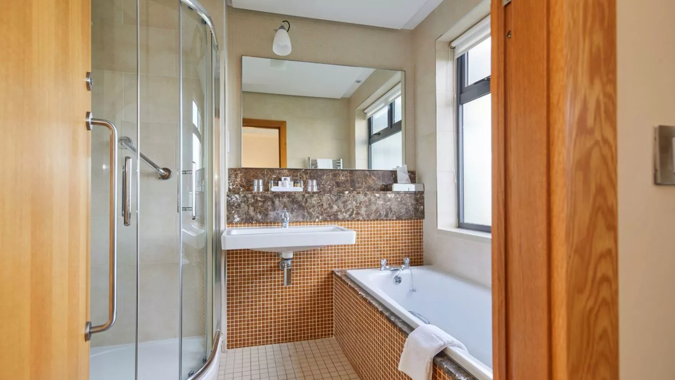 double-room-bathroom