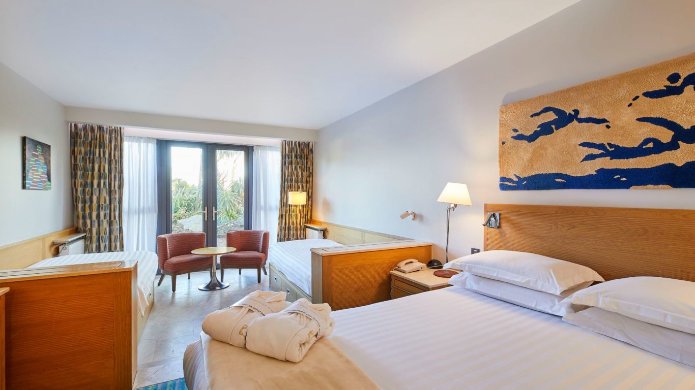 family-room-at-kellys02