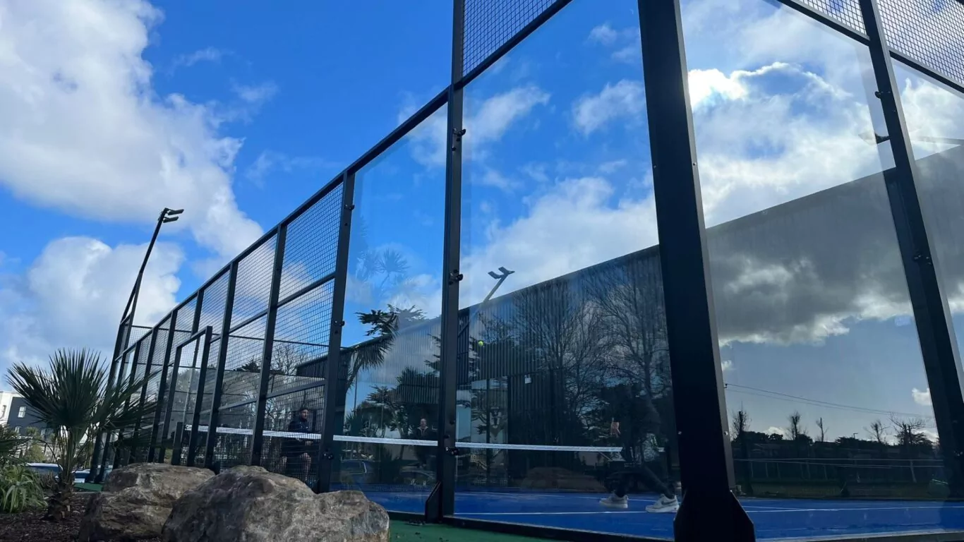padel-tennis-court-at-kellys