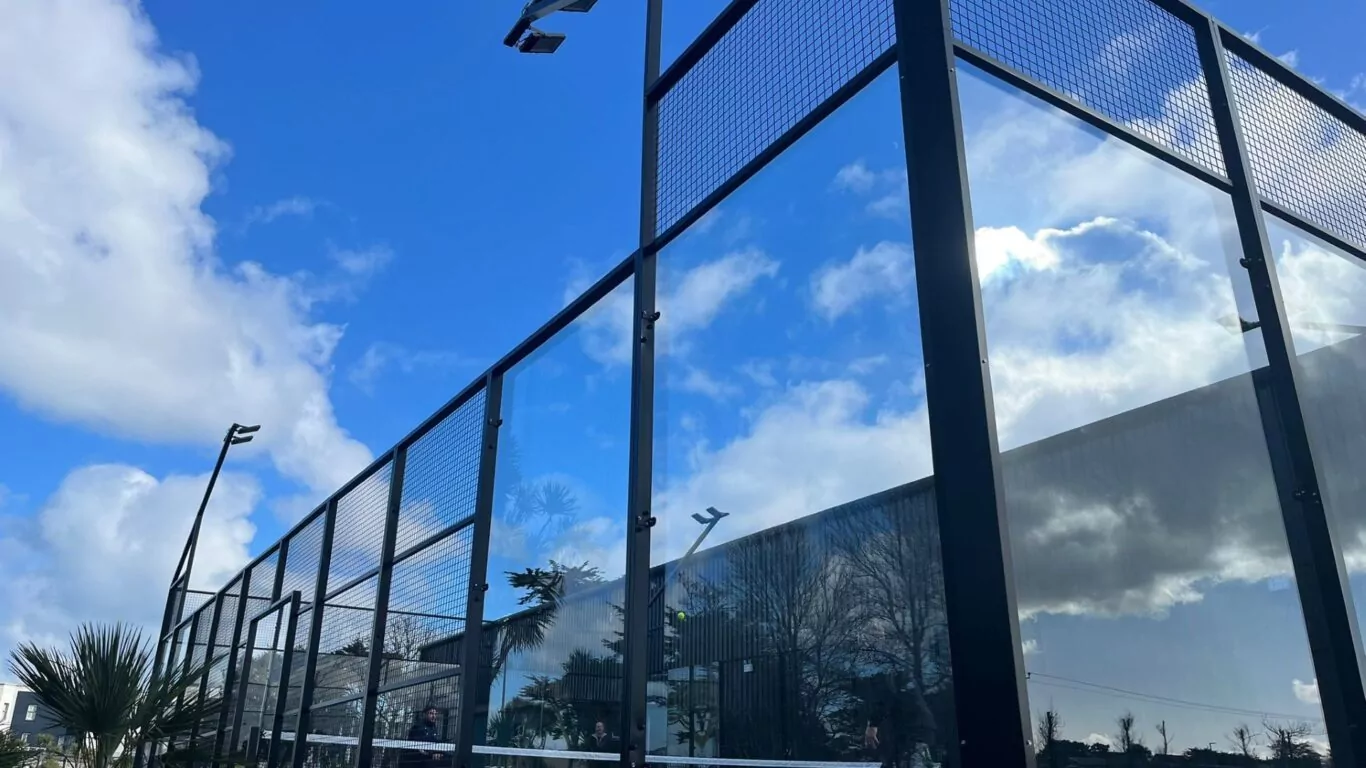 padel-tennis-court-at-kellys